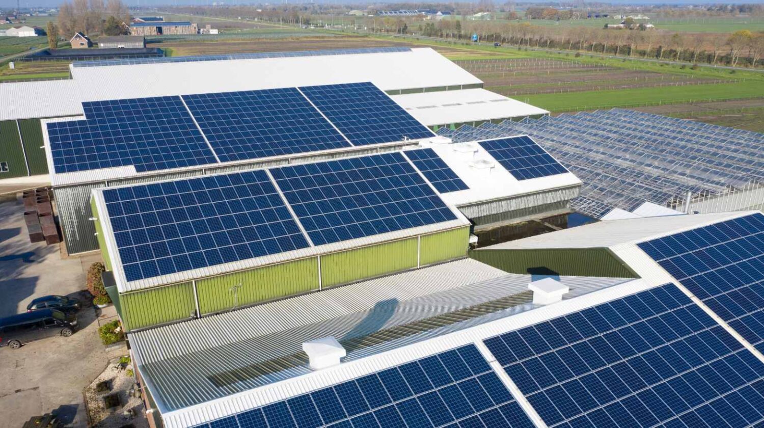 11Impianti solari su tetti industriali