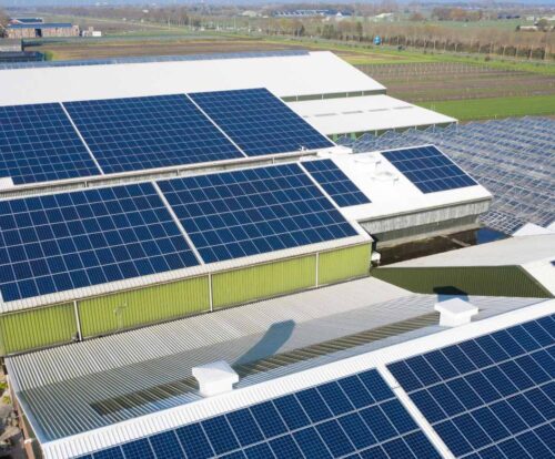 11Impianti solari su tetti industriali